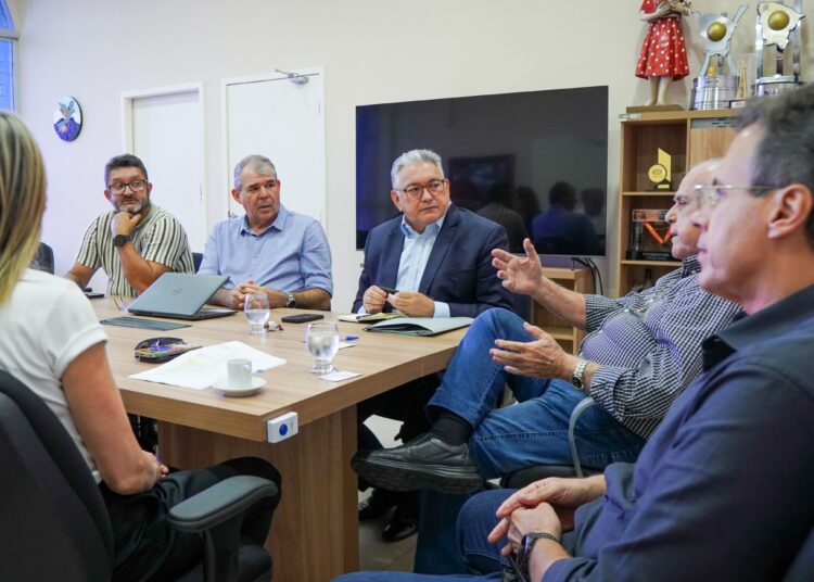 Representante do CAF no Brasil, Estefanía Laterza, visita Maracanaú
