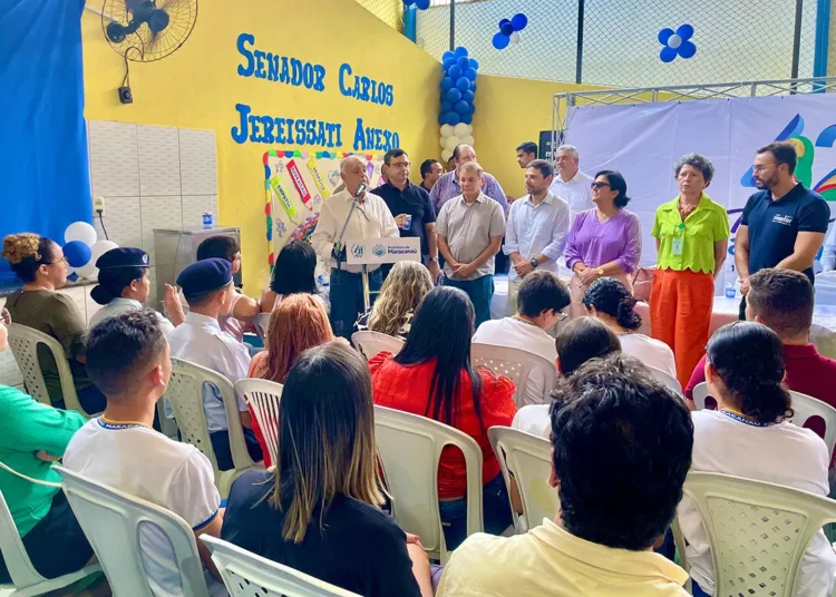 Prefeitura assina ordens de serviços para obras nas Escolas Adauto Ferreira Lima e Prefeito Almir Freitas Dutra