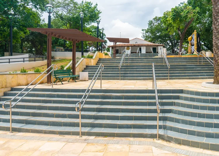Prefeitura entrega revitalização do entorno da Casa Rodolfo Teófilo na Pajuçara