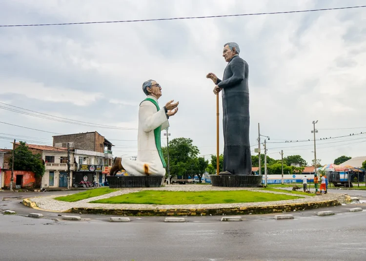 Maracanaú ganha Nova Imagem de Padre Cícero geminada com Monsenhor Murilo de Sá Barreto com 13 metros de altura
