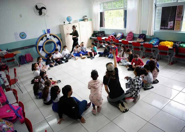 Ceará recebe pela primeira vez a Fábrica de Leitores; projeto leva arte-educação, teatro e leitura para escolas públicas