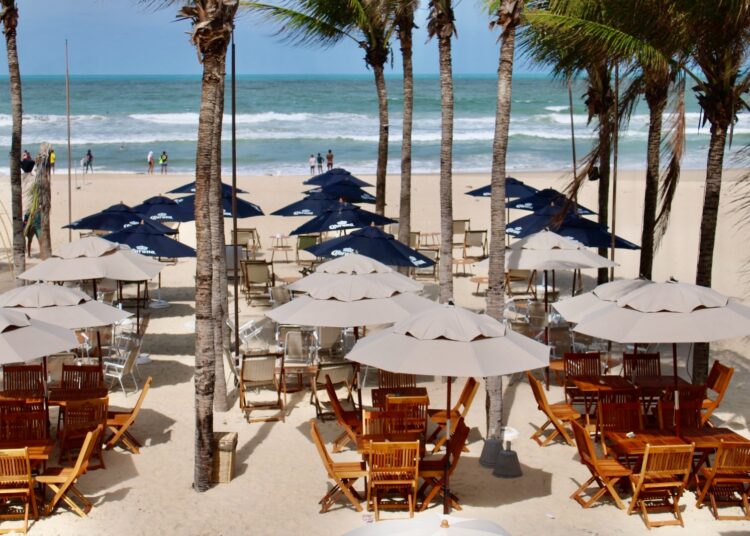 Novo beach club da Praia do Futuro está com vagas abertas para diversos cargos