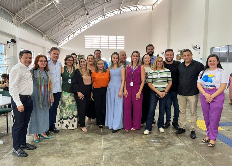 Vice-prefeita de Fortaleza visita Restaurante Popular de Maracanaú e destaca política pública de segurança alimentar