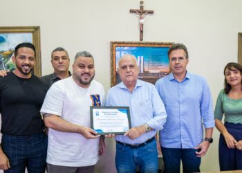 Prefeito Roberto Pessoa recebe Acadêmicos de Niterói, campeã do Carnaval 2025 com homenagem ao São João de Maracanaú