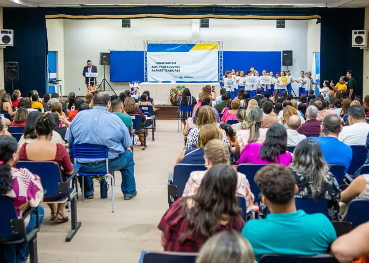 Prefeitura homenageia professores alfabetizadores das turmas de 1º ano de 2024
