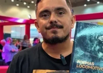 Professor da rede municipal lança o livro “Poemas Locomotivos”