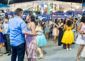 Prefeitura promove Baile de Debutantes no São João de Maracanaú 2025 para jovens de 15 anos