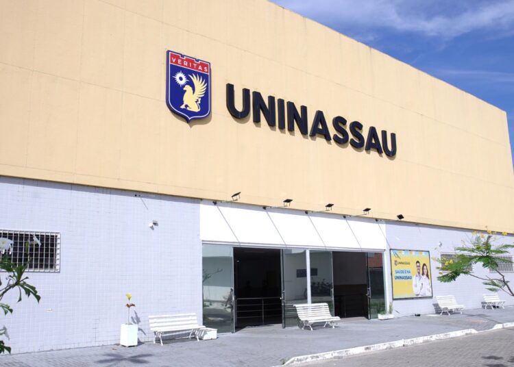 UNINASSAU Maracanaú realiza Aula Magna com renomado cirurgião e Cerimônia do Jaleco do curso de Medicina
