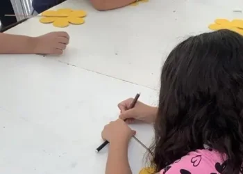 Prefeitura usa arte e flores para conscientizar sobre o combate à violência sexual infantil