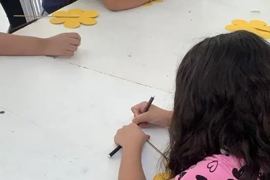 Prefeitura usa arte e flores para conscientizar sobre o combate à violência sexual infantil