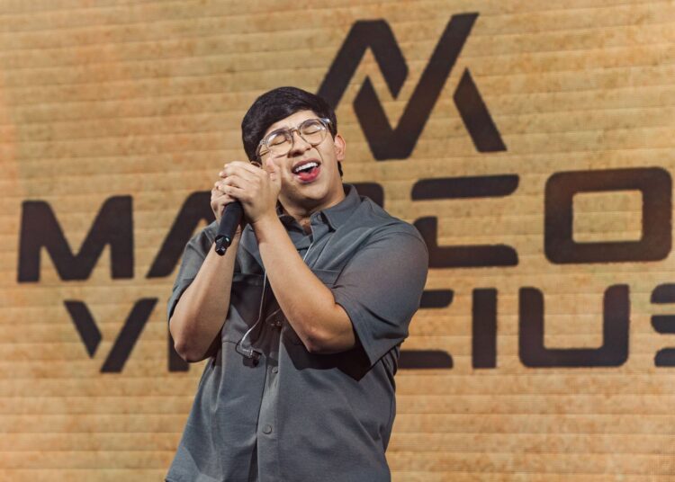 Marcos Vinícius estreia primeiro audiovisual ‘Simples e Romântico’
