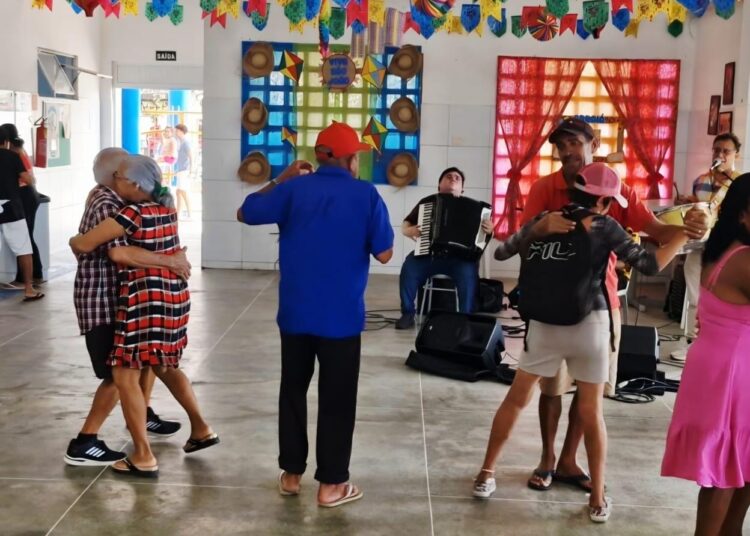 Restaurante Popular promove festa junina para os beneficiários do equipamento