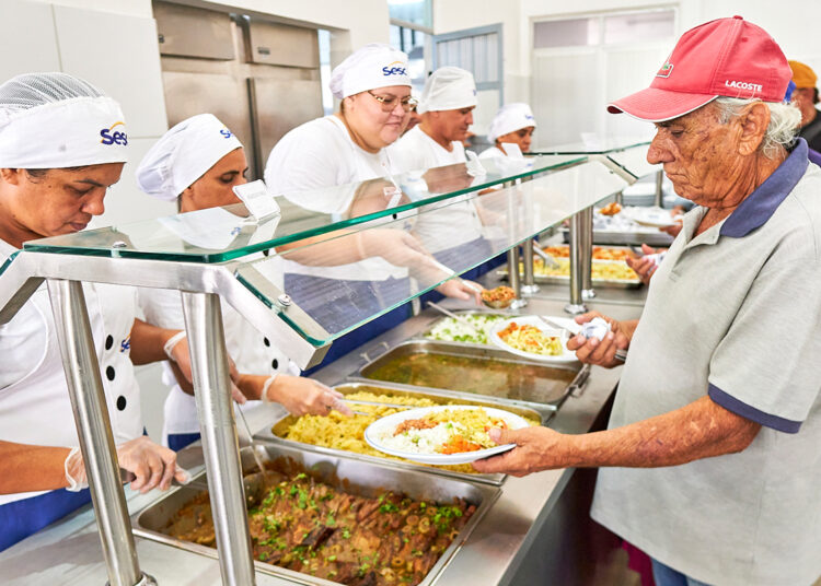 Restaurante Popular de Maracanaú celebra 17 anos promovendo segurança alimentar nutricional e inclusão social