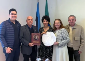 Fernanda Pessoa, Roberto Pessoa e Ésio Souza estreitam relações internacionais em visita a embaixadas da Europa