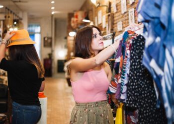 O valor emocional: nostalgia e storytelling influenciam compras de moda