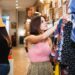O valor emocional: nostalgia e storytelling influenciam compras de moda