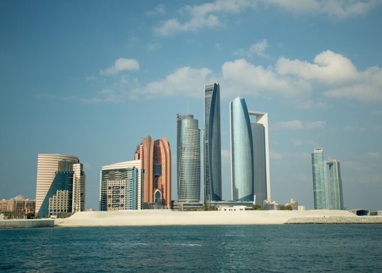Abu Dhabi vale a pena? Descubra se a viagem é realmente para você
