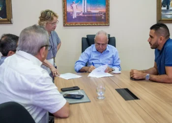 Prefeitura assina protocolo de intenções com empresa Kalbir para implantação de centro de distribuição