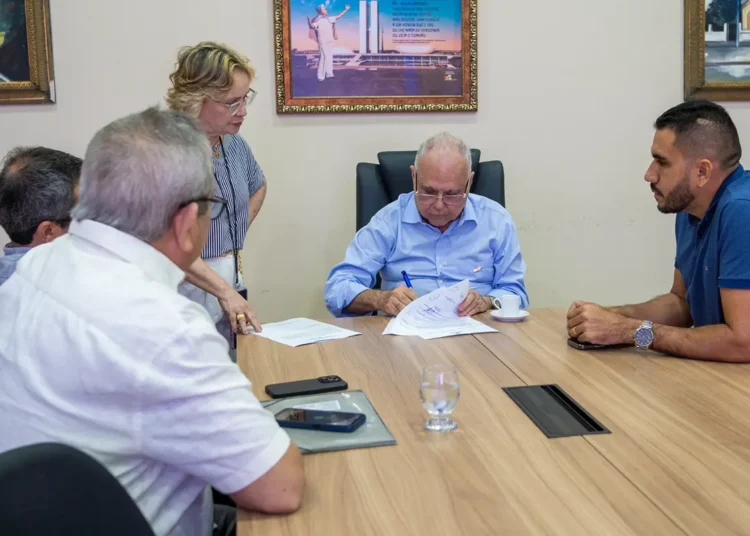 Prefeitura assina protocolo de intenções com empresa Kalbir para implantação de centro de distribuição