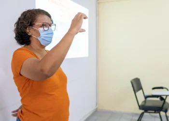 No momento, você está visualizando Centro de Línguas de Maracanaú abre inscrições para o curso Libras na Saúde