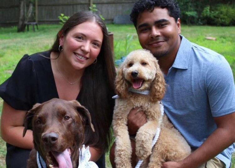 Casal recebe surpresa ao rever seus cachorros após o casamento
