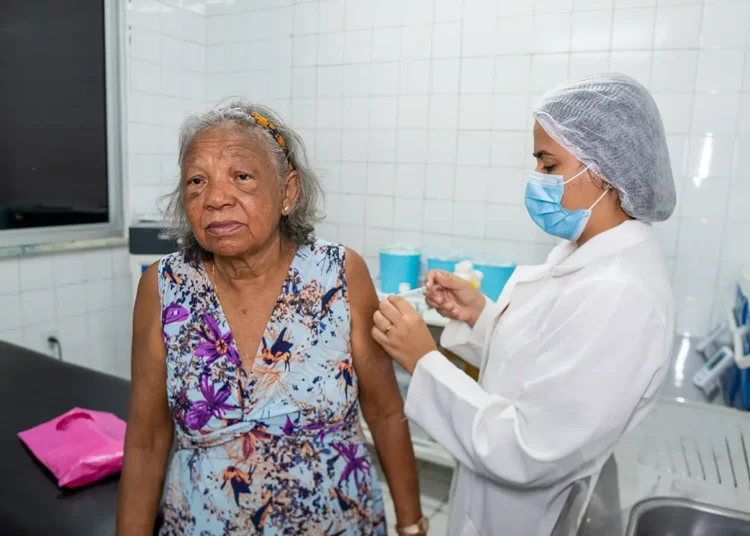 No momento, você está visualizando Maracanaú realiza “Dia D de Multivacinação” neste sábado, 18/10, em 7 unidades de saúde