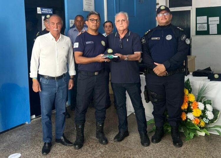 No momento, você está visualizando Prefeitura realiza entrega de novos fardamentos para a Guarda Civil Municipal