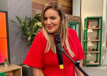 Fenômeno nas redes sociais, Laércia Dantas lança álbum nas plataformas digitais