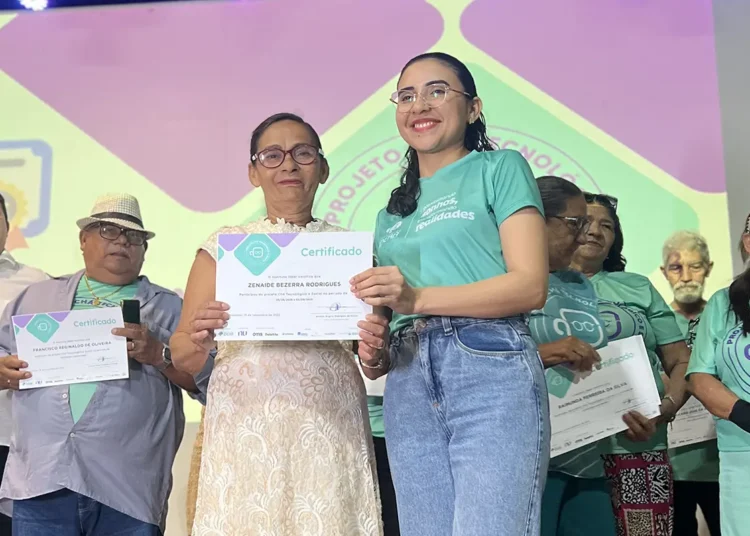 Chá Tecnológico e Social certifica 448 alunos em Maracanaú