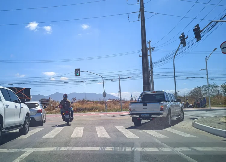 No momento, você está visualizando Motoristas e pedestres podem informar defeitos em semáforos de Maracanaú