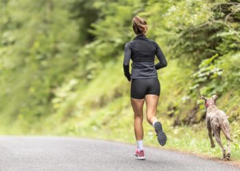 Esportes com pets: 6 atividades que fortalecem saúde e vínculo