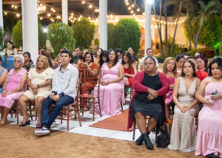 No momento, você está visualizando CMEP Eneida Soares Pessoa realiza a colação de grau de 58 estudantes do ensino médio técnico do Programa Universidade Operária do Nordeste
