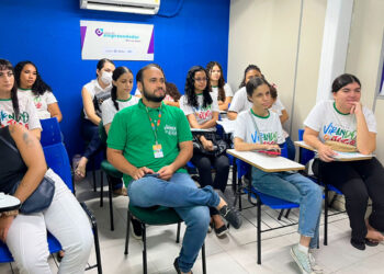 No momento, você está visualizando Empreendedorismo e oportunidade: Sala do Empreendedor recebe jovens do Virando o Jogo para mentoria e inclusão produtiva