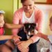 Cães sincronizam batimentos cardíacos com tutores, diz estudo