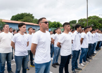 No momento, você está visualizando Prefeitura realiza entrega dos Certificados de Dispensa de Incorporação para jovens maracanauenses