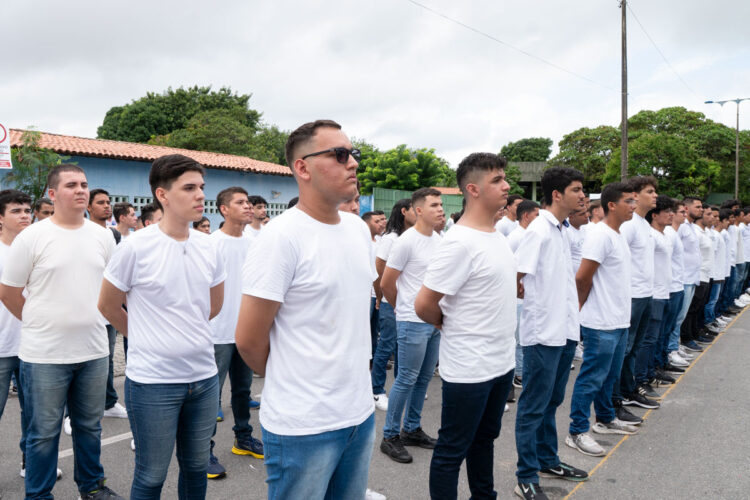 No momento, você está visualizando Prefeitura realiza entrega dos Certificados de Dispensa de Incorporação para jovens maracanauenses