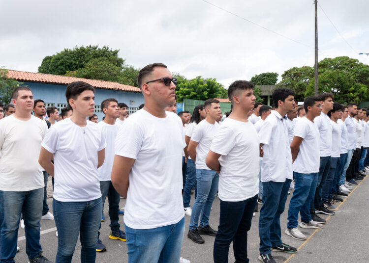 No momento, você está visualizando Prefeitura realiza entrega dos Certificados de Dispensa de Incorporação para jovens maracanauenses