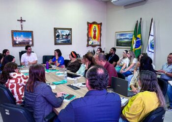 No momento, você está visualizando Reunião no Paço Municipal alinha estratégias para avanço de Maracanaú no Selo Município Verde