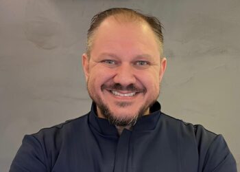Cirurgião-dentista cearense Dr. Ezemir Guimarães participa de imersão internacional em cirurgias avançadas na Universidade de Barcelona