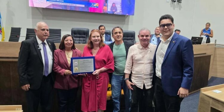Fernanda Pessoa recebe Título de Cidadã Juazeirense em reconhecimento à sua atuação no Cariri