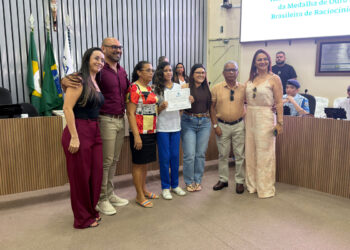 No momento, você está visualizando Estudantes medalhistas de ouro da OBRL são homenageados em Sessão Solene na Câmara Municipal de Maracanaú