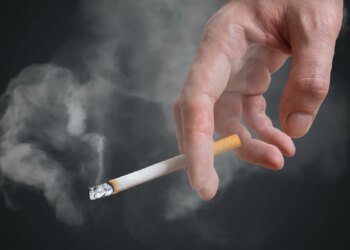 Fumo passivo pode causar câncer e outras doenças graves em pets