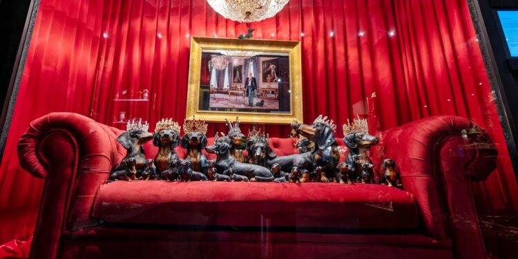 Conheça o museu dedicado a cachorros salsichinhas com mais de 30 mil peças