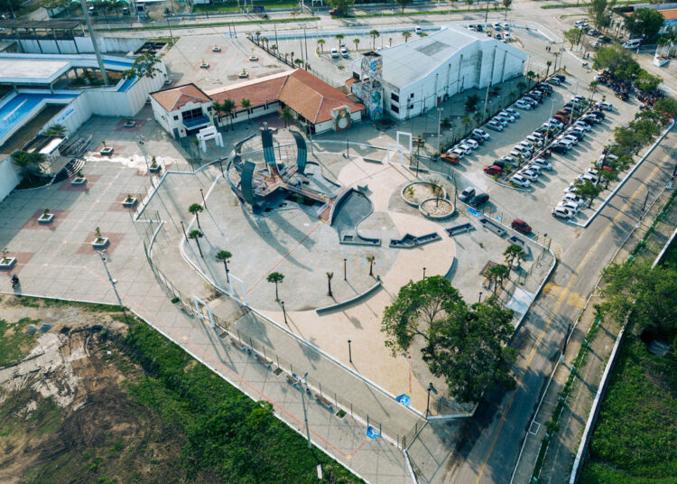 No momento, você está visualizando Maracanaú entrega nova Praça Durval Tomaz de Souza e anuncia revitalização do Teatro do Centro Cultural Dorian Sampaio