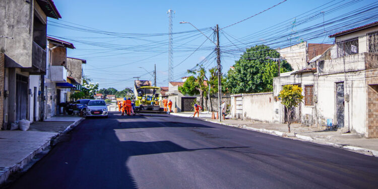 No momento, você está visualizando Programa Asfalto Novo chega ao Conjunto Industrial e já contabiliza 180 mil m² de asfalto aplicados, beneficiando 62 ruas e avenidas de cinco bairros