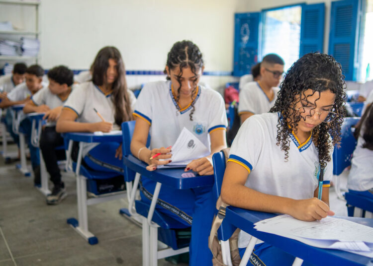 713 estudantes participam da 2ª fase da Olimpíada Brasileira de Matemática das Escolas Públicas (OBMEP) neste sábado, 17 de outubro