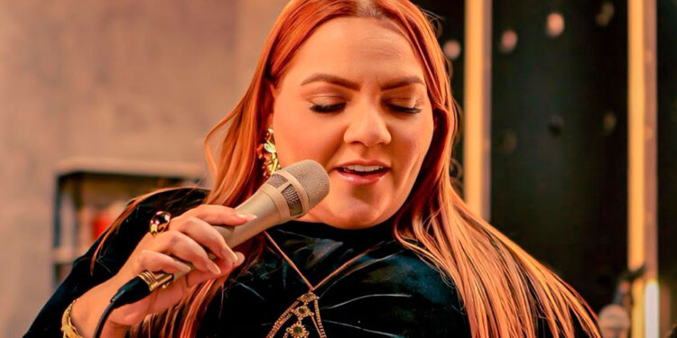 Suzy Navarro faz show gratuito no North Shopping Fortaleza em comemoração aos 35 anos do empreendimento