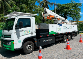 Enel Ceará incorpora caminhão 100% elétrico à operação para serviços na rede elétrica