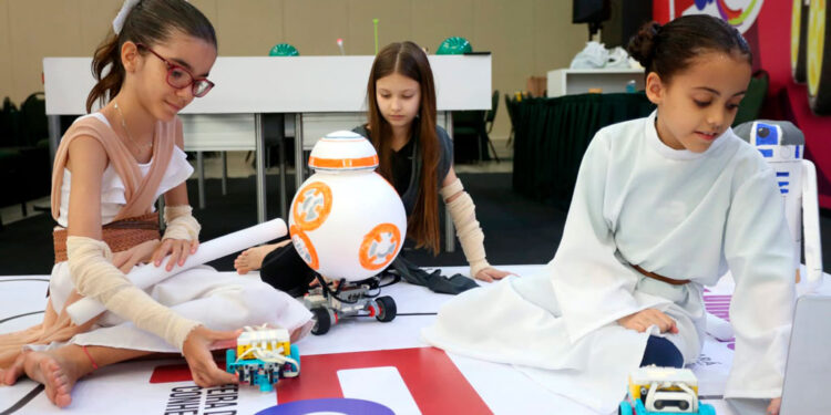 Torneio de Robótica reúne estudantes em desafios de tecnologia na Feira do Conhecimento 2026