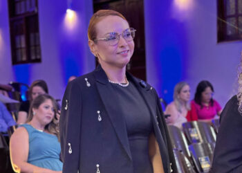 À frente da ROIS, advogada e especialista em Growth Estruturado é reconhecida por sua atuação estratégica na estruturação e no desenvolvimento sustentável de negócios.